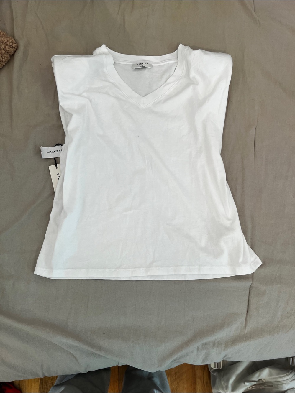 Brand New Babaton white v neck tee with padded shoulders